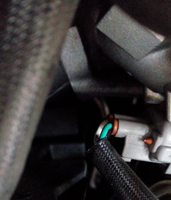 Stecker vom hinteren Zylinder