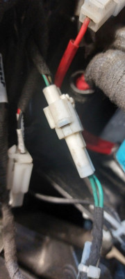 20250313_112508.jpg (58.68 KiB) 1112 mal betrachtet Stecker unter dem Sitz